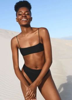 Black Minimal Crop